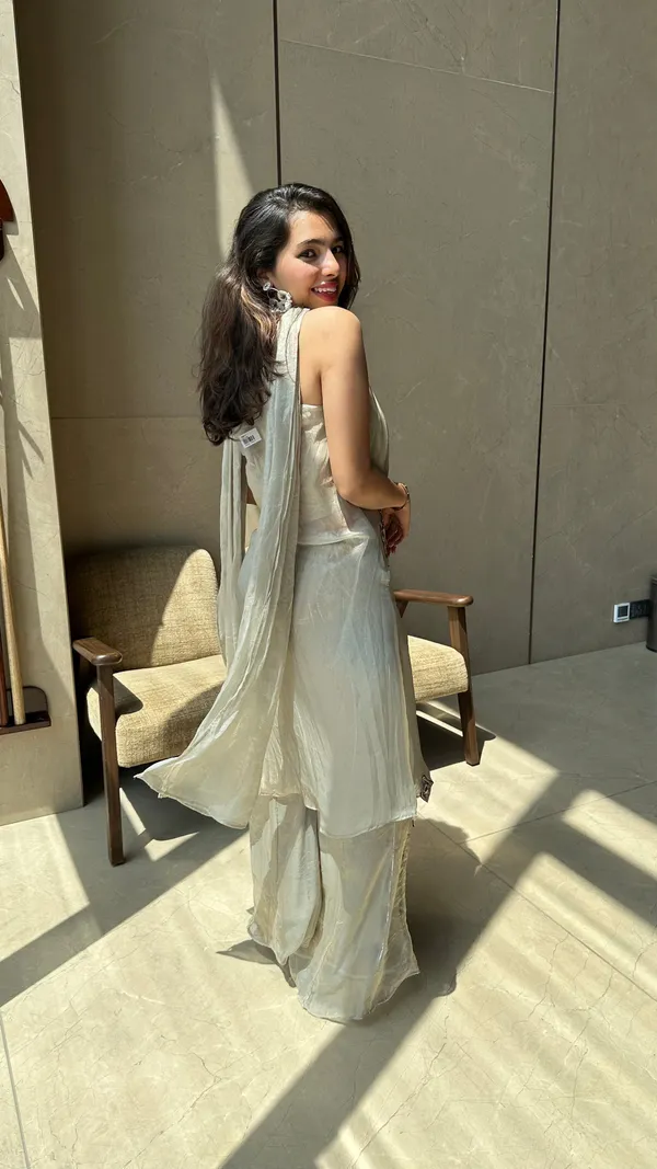 Ivory_Floral_Chic