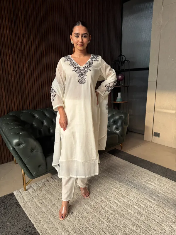 Ivory_Embroidered_Kurta_Pant_Set