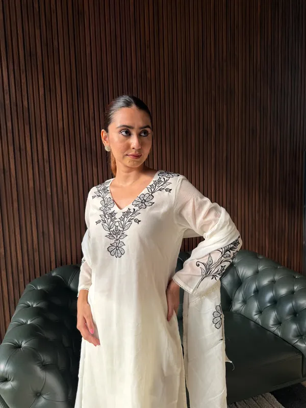 Ivory_Embroidered_Kurta_Pant_Set