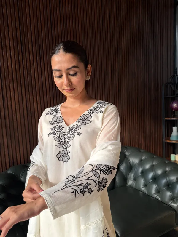 Ivory_Embroidered_Kurta_Pant_Set