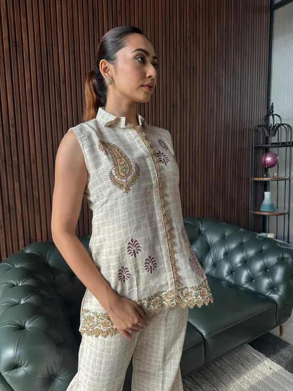 Ivory_Embroidered_Sleeveless_Coord_Set