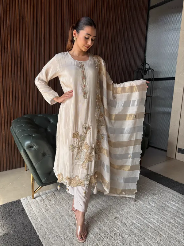 Ivory_Embroidered_Kurta_Set