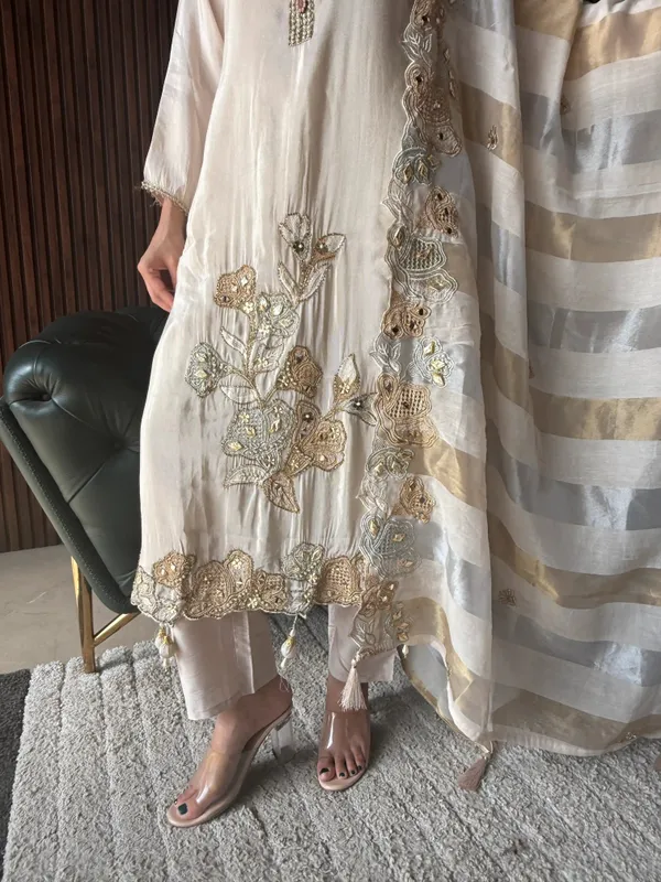 Ivory_Embroidered_Kurta_Set