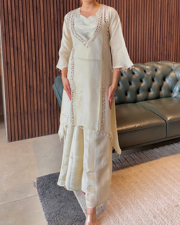 Ivory_Layared_Ido_Western