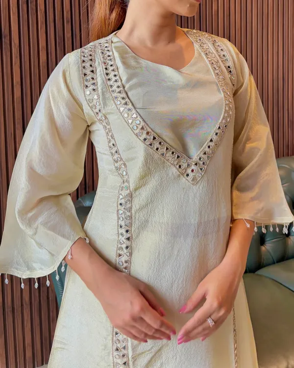 Ivory_Layared_Ido_Western