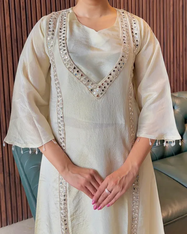 Ivory_Layared_Ido_Western
