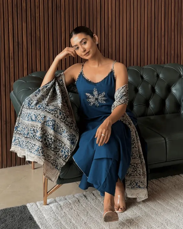 Indigo_Embellished_Kurta_Set