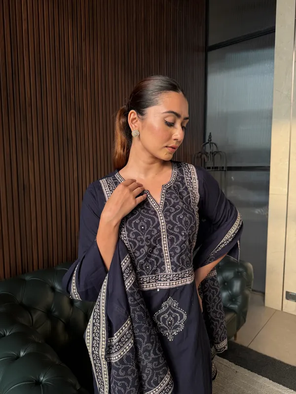 Midnight_Grace_Embroidered_Suit_Set