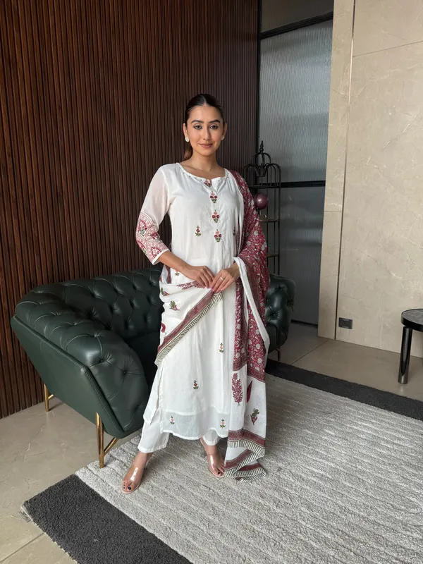 Ivory_Blossom_Handblock_Suit_Set
