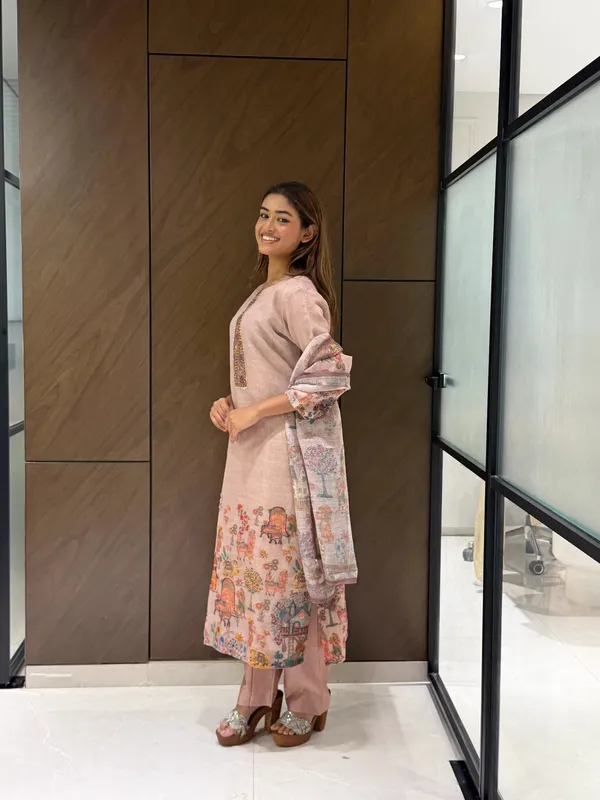 Gulnaar_Heritage_Suit_Set