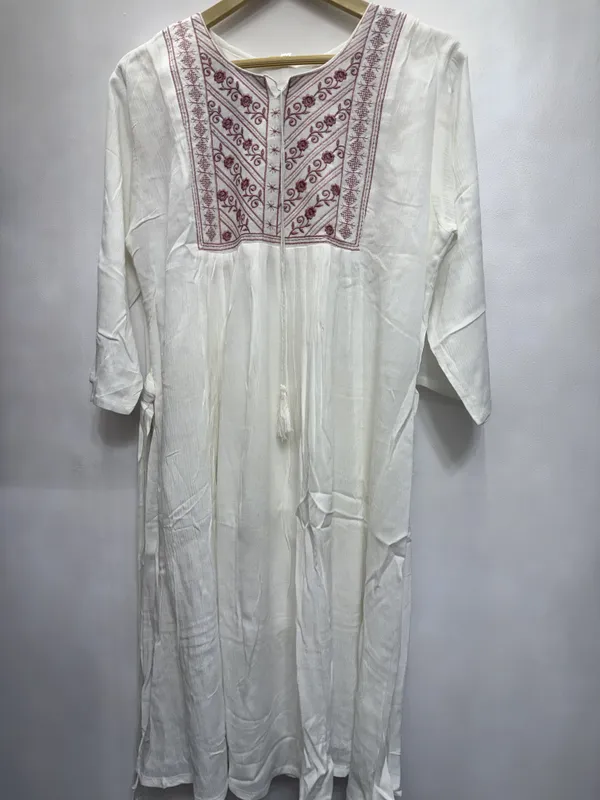 White_Embroidered_Long_Kurta_For_Women