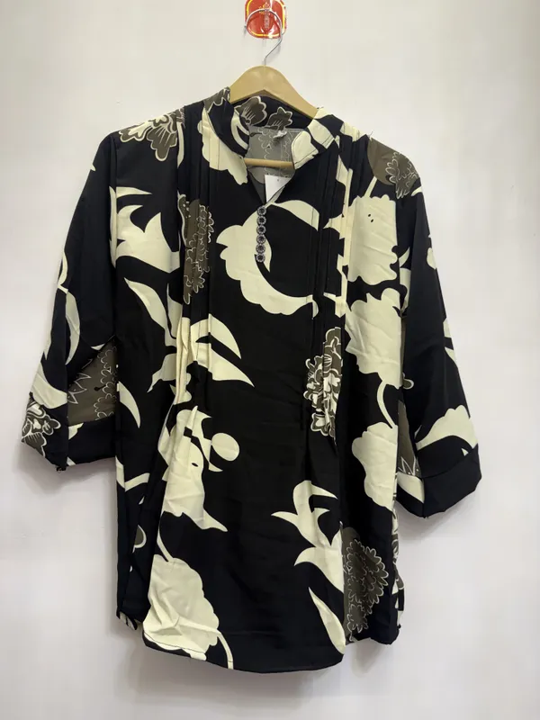 Black_Floral_Print_Relaxed_Fit_Top_For_Women