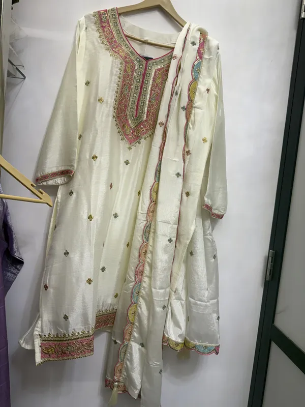 Cream_Printed_Embroidered_Suit_Set_for_Women