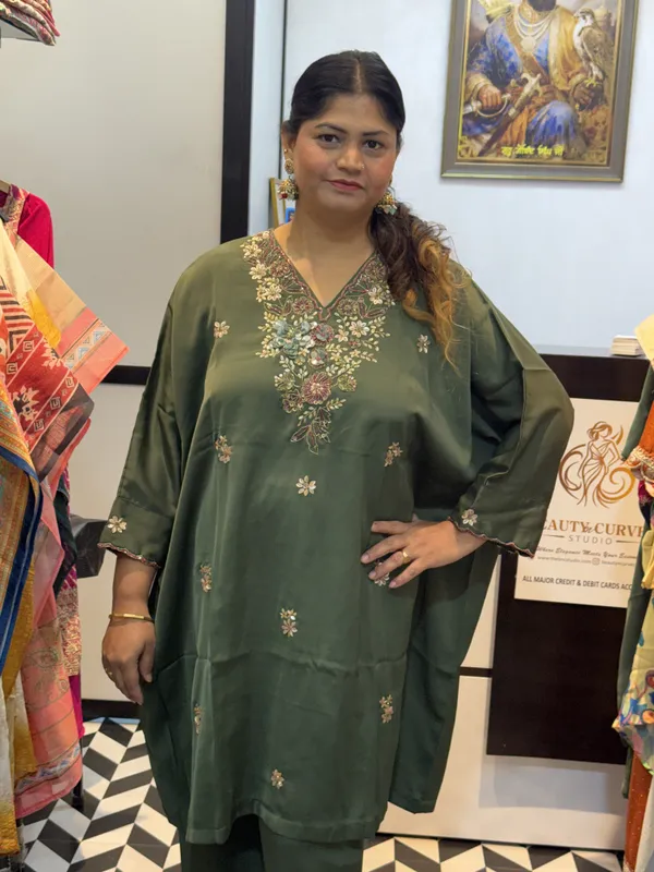 Green_Embroidered_Relaxed_Fit_Kurta_for_Women