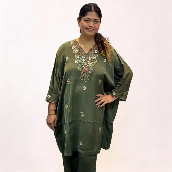 Green_Viscose_Silk_Relaxed_Floral_Embroidered_Kurta_For_Women