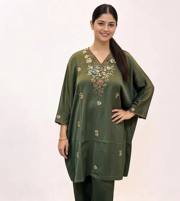 Green_Viscose_Silk_Relaxed_Floral_Embroidered_Kurta_For_Women