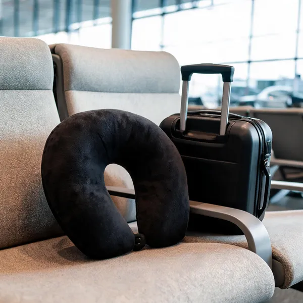 Black_U-Shaped_Travel_Neck_Pillow