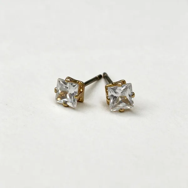 Silver_Tone_Crystal_Stud_Earrings_for_Women