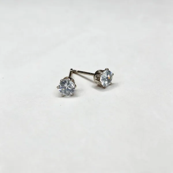 Silver-Tone_Round_Stud_Earrings_for_Women