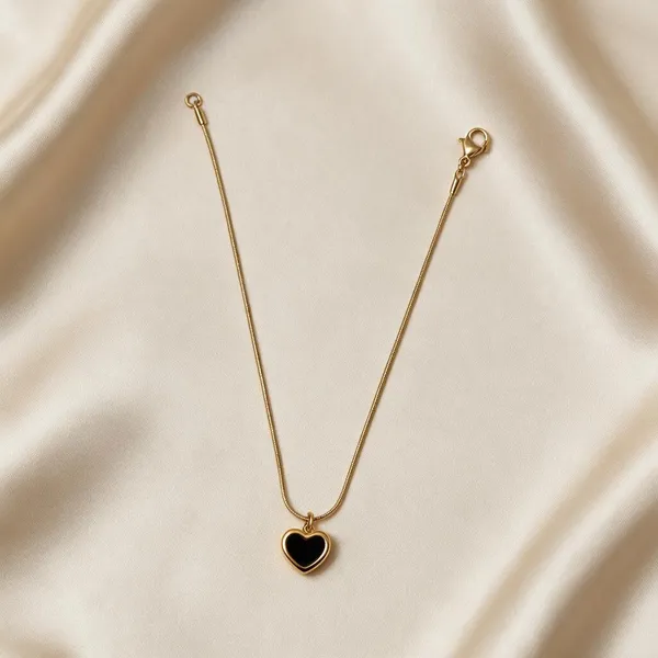 Gold-Tone_Chain_Necklace_With_Black_Oval_Pendant