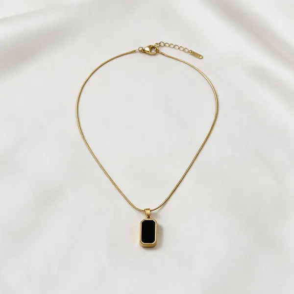 Gold_Tone_Minimal_Pendant_Necklace_for_Women