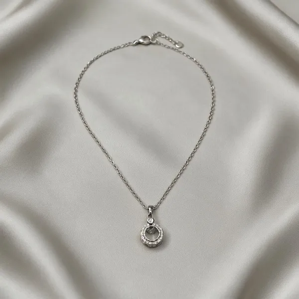 Silver-Tone_Circular_Pendant_Necklace_for_Women