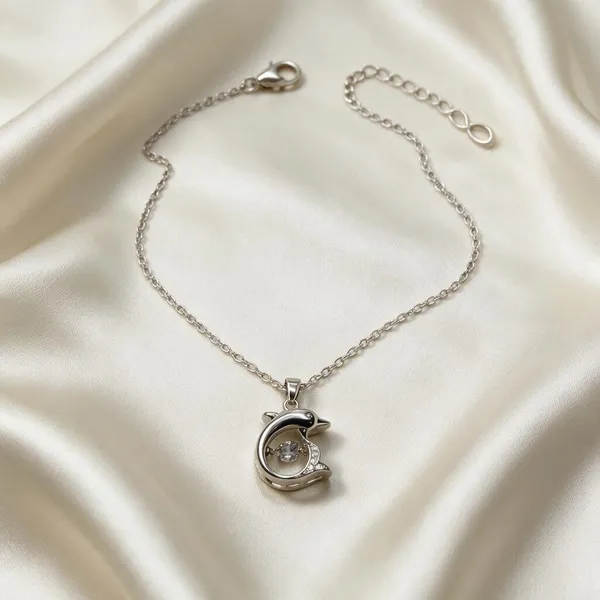 Silver-Tone_Crescent_Moon_Pendant_Necklace_for_Women