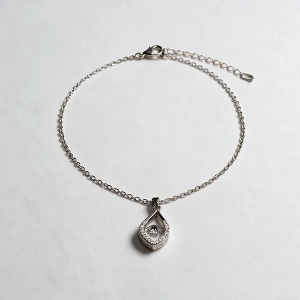 Silver-Tone_Teardrop_Pendant_Necklace_for_Women
