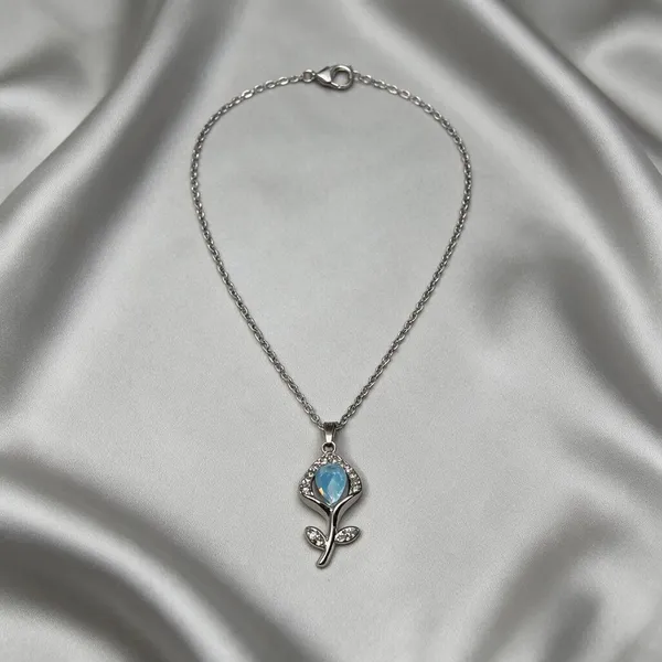 Silver-Tone_Floral_Pendant_Necklace_for_Women