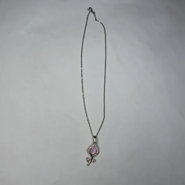 Silver_Tone_Floral_Pendant_Necklace_for_Women