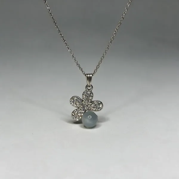 Silver-Tone_Floral_Pendant_Necklace_for_Women