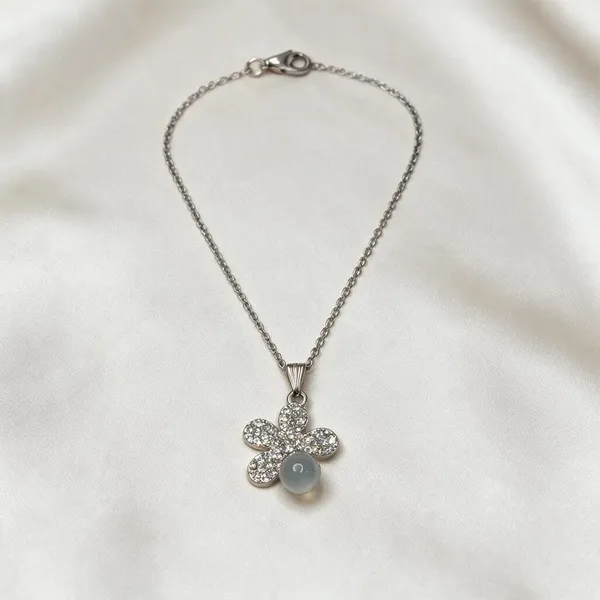 Silver-Tone_Floral_Pendant_Necklace_for_Women