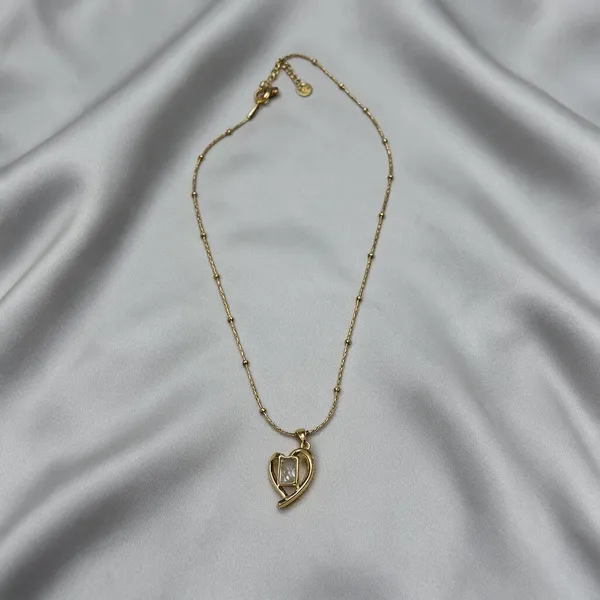 Gold_Tone_Beaded_Heart_Pendant_Necklace