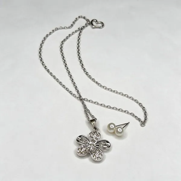 Silver_Tone_Floral_Necklace_And_Earrings_Set_for_Women