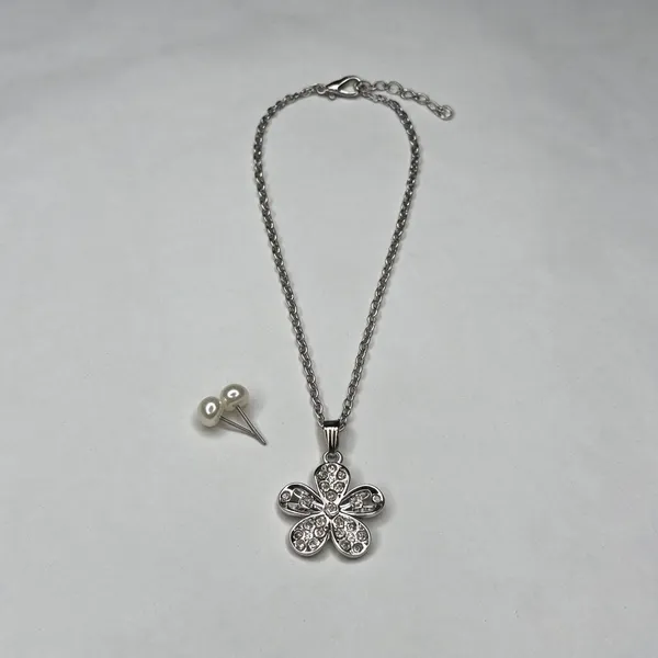 Silver_Tone_Floral_Necklace_And_Earrings_Set_for_Women