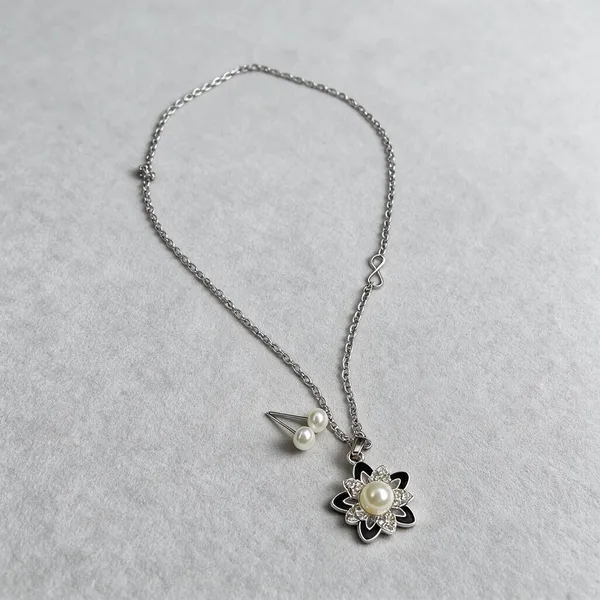 Silver-Toned_Floral_Pendant_Necklace_for_Women