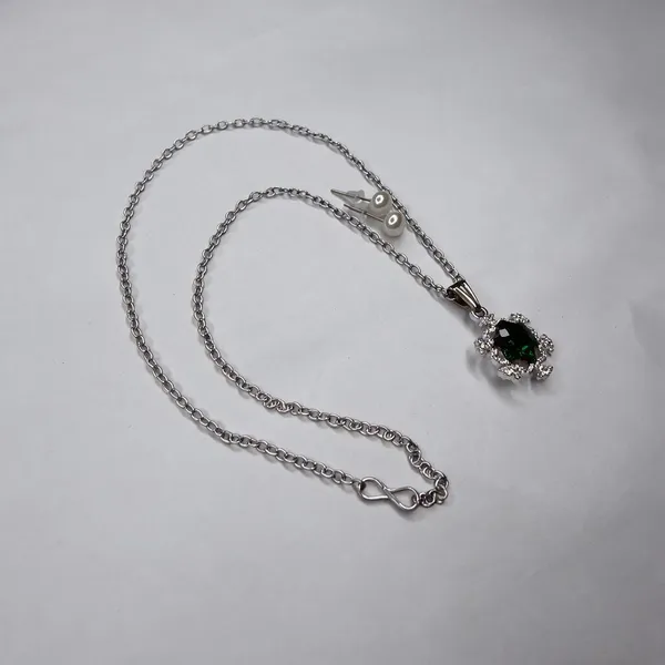Silver_Tone_Floral_Pendant_Necklace_And_Earrings_Set_for_Women