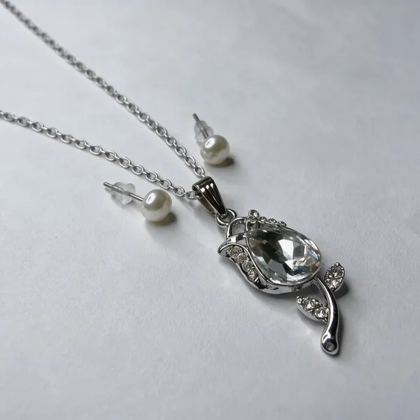 Silver_Tone_Crystal_Pendant_Necklace_And_Earrings_Set_For_Women