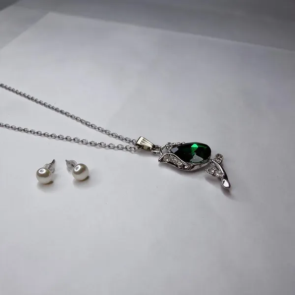 Green_Stone_Pendant_Necklace_And_Earrings_Set_for_Women