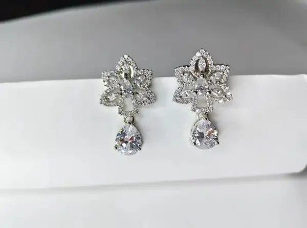 White_Metal_Alloy_Earring_For_Women