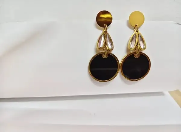 Gold_Metal_Alloy_Black_Circular_Contrast_Linked_Drop_Earrings_For_Women