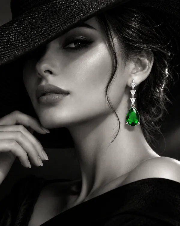 Emerald_Green_Teardrop_Crystal_Drop_Earrings_for_Women