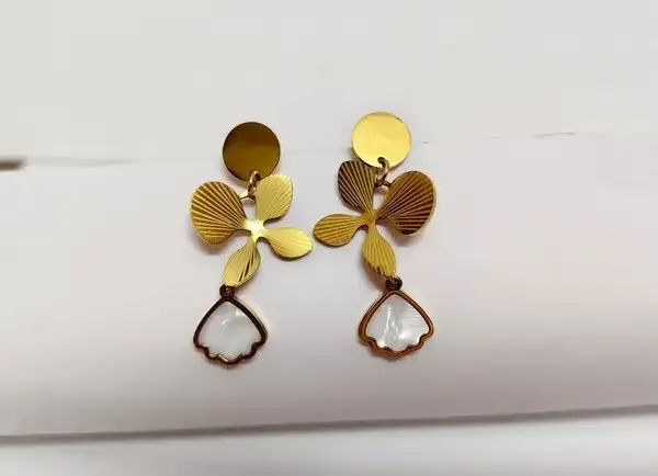 Gold_Metal_Alloy_Floral_Clover_Shaped_Drop_Earrings_For_Women