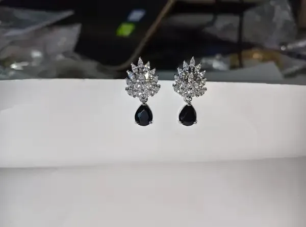 White_And_Black_Metal_Alloy_Earring_For_Women