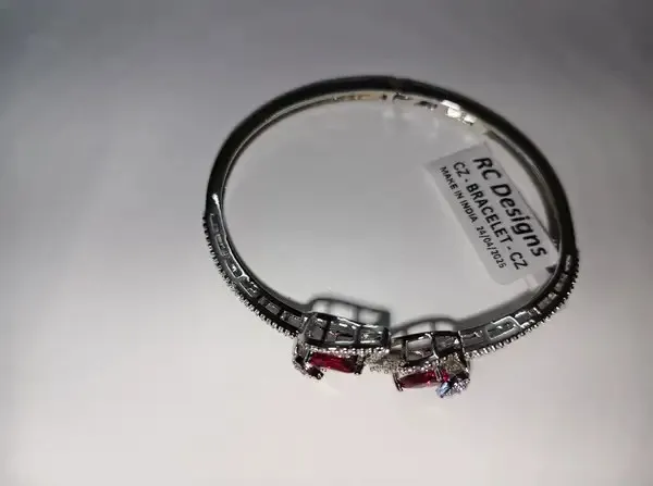Gold_Metal_Alloy_Bracelet_For_Women