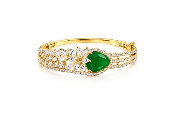 Elegant_Gold_&_Green_Emerald_Bracelet_with_Sparkling_Floral_Stones