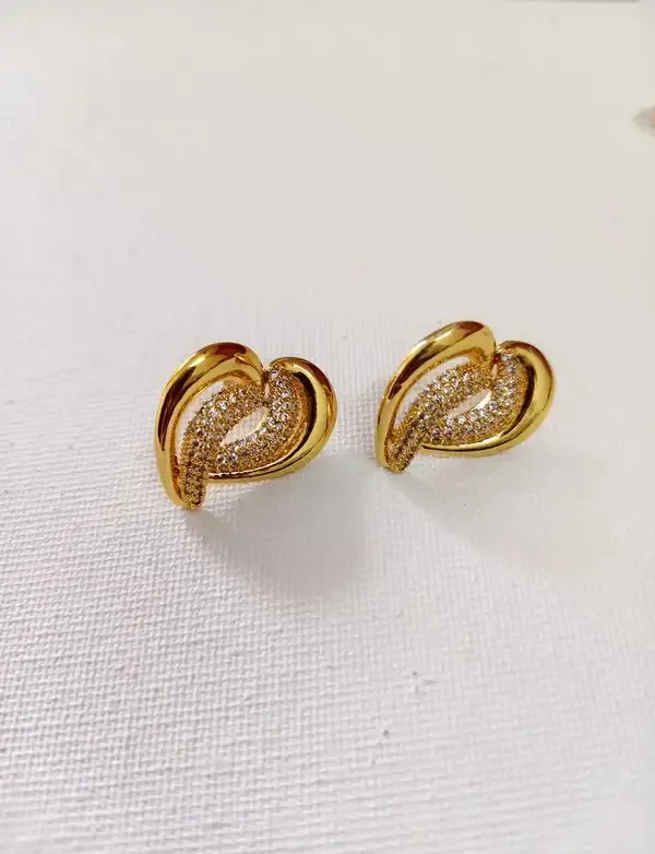 Gold_Metal_Alloy_Intertwined_Heart_Stone_Stud_Earrings_For_Women