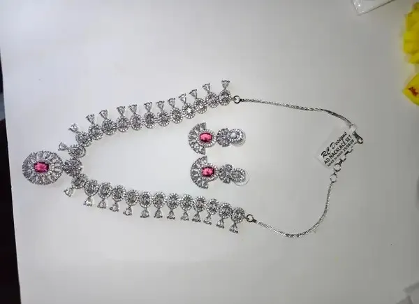 Gold_Metal_Alloy_Necklace_For_Women