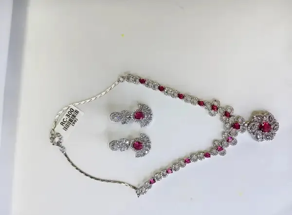 Gold_Metal_Alloy_Necklace_For_Women