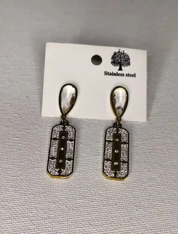 Gold_Metal_Alloy_Oval_Rectangular_Pendant_Drop_Earrings_For_Women